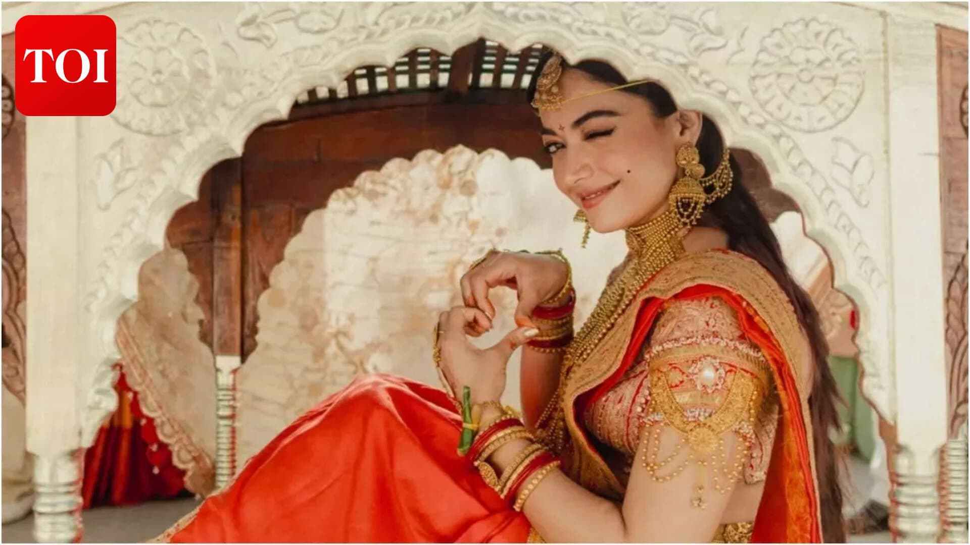 Rashmika Mandanna turns wink girl and radiates bridal glow as she arrives in palki for wedding with Vijay Deverakonda - Pic