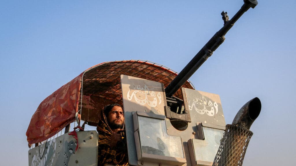 Kabul rocked by blasts as Afghan, Pakistani troops intensify border clashes